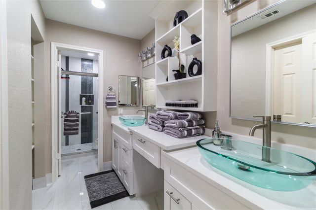 2922 Shadow Trail Drive, Houston, TX 77082