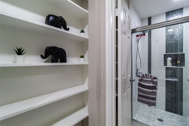 2922 Shadow Trail Drive, Houston, TX 77082