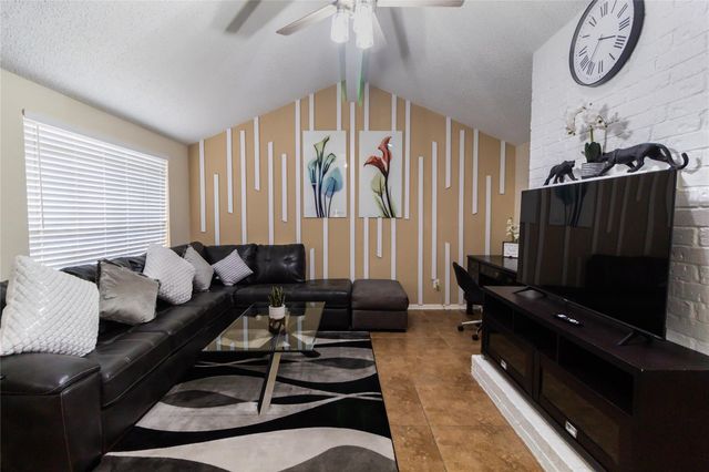 2922 Shadow Trail Drive, Houston, TX 77082
