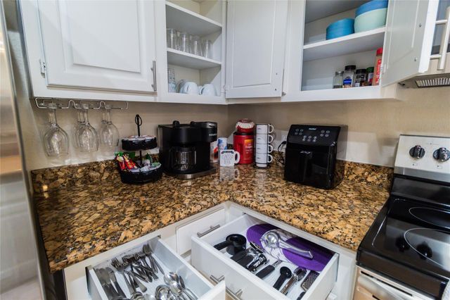 2922 Shadow Trail Drive, Houston, TX 77082