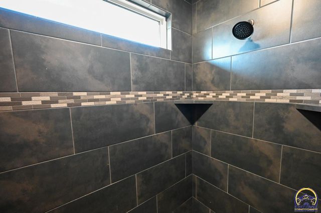 4319 SE Stone Ledge DR, Topeka, KS 66609