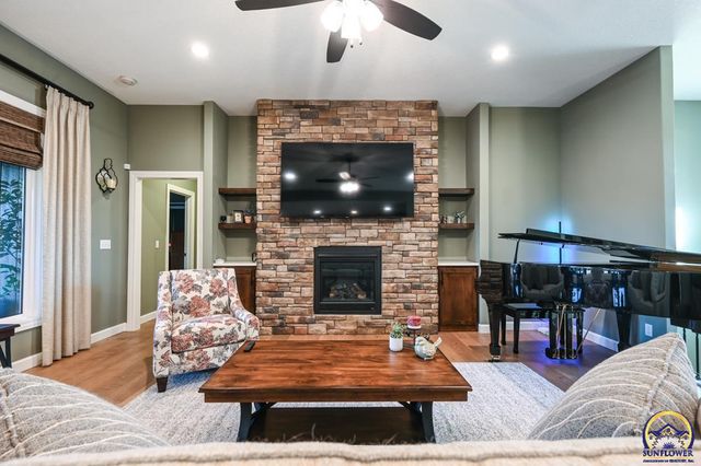 4319 SE Stone Ledge DR, Topeka, KS 66609