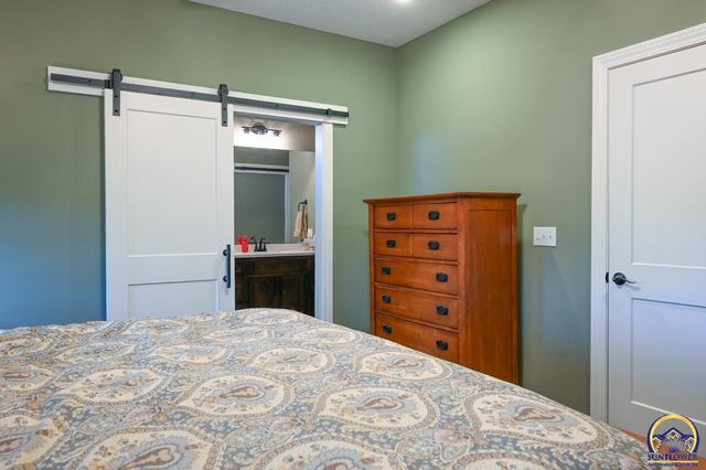 4319 SE Stone Ledge DR, Topeka, KS 66609