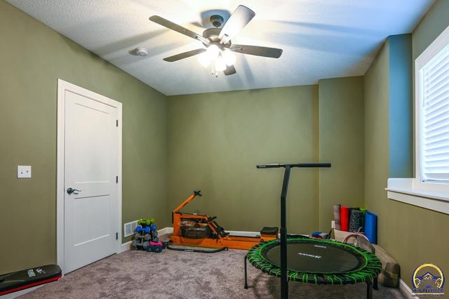 4319 SE Stone Ledge DR, Topeka, KS 66609