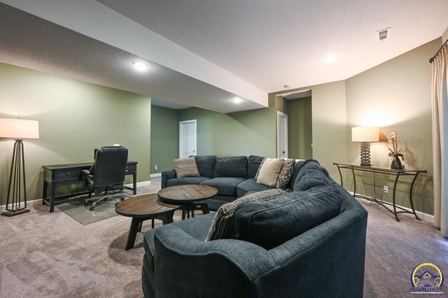 4319 SE Stone Ledge DR, Topeka, KS 66609