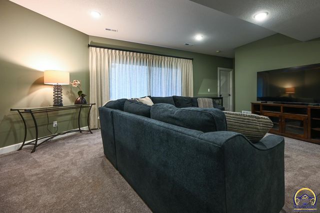 4319 SE Stone Ledge DR, Topeka, KS 66609