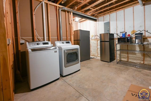 4319 SE Stone Ledge DR, Topeka, KS 66609