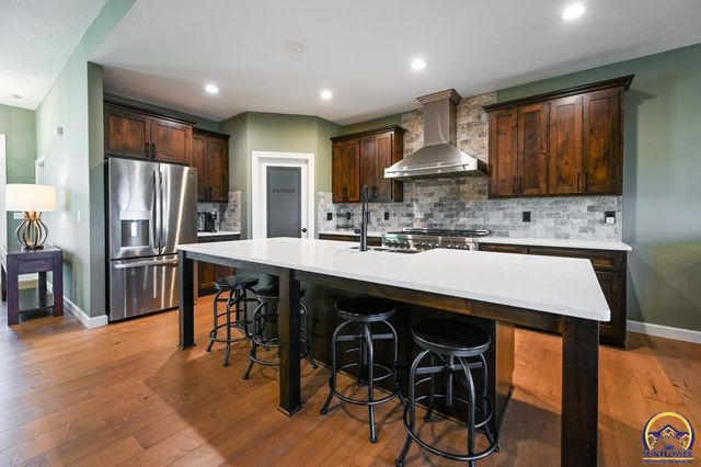 4319 SE Stone Ledge DR, Topeka, KS 66609