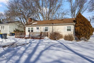 8 Anchorage Road, Narragansett, RI 02882