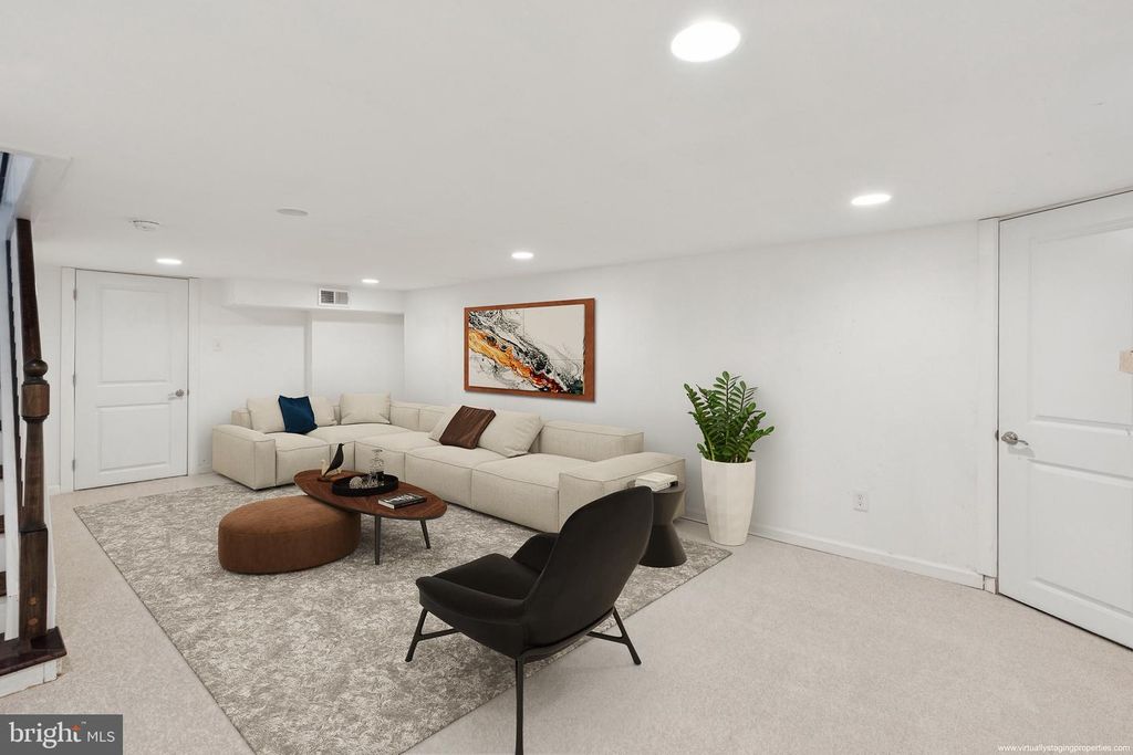 2426 CARPENTER ST, Philadelphia, PA 19146
