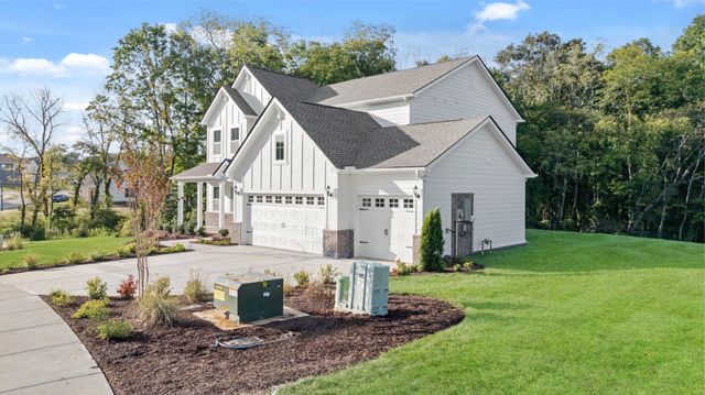 2451 Williams Ridge Dr, Columbia, TN 38401