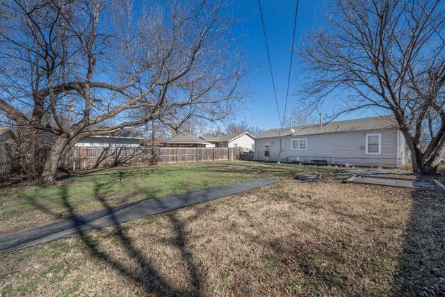 2743 S Greenwood St, Wichita, KS 67216