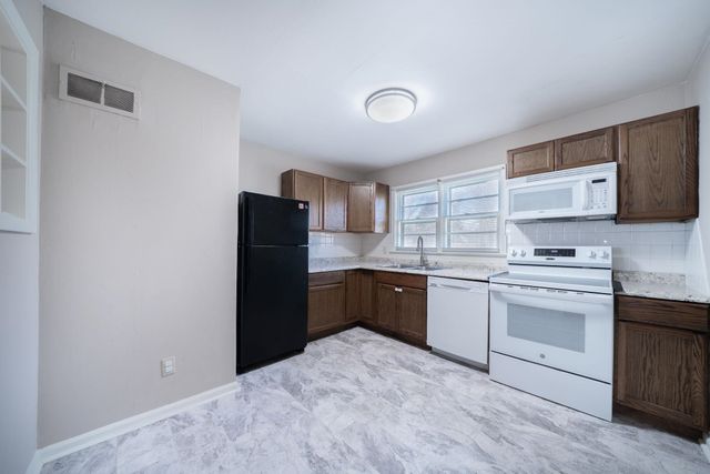 2743 S Greenwood St, Wichita, KS 67216