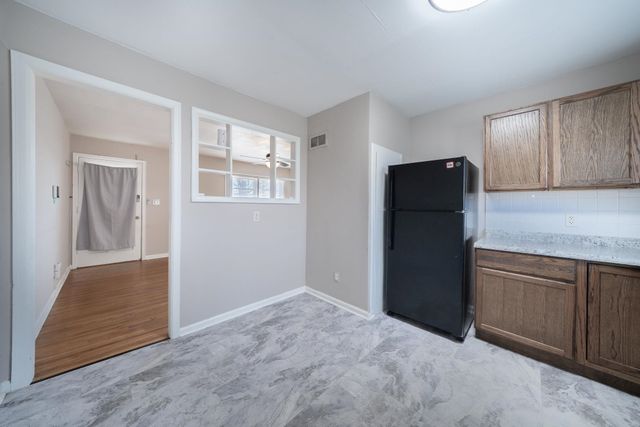 2743 S Greenwood St, Wichita, KS 67216