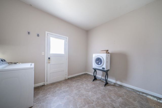 2743 S Greenwood St, Wichita, KS 67216