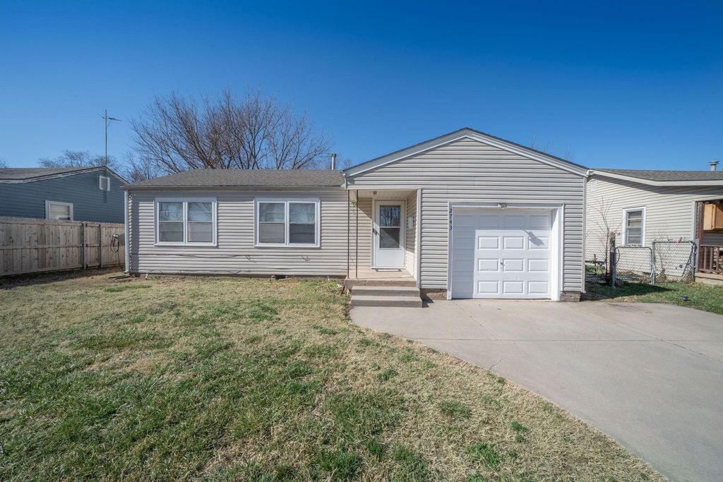 2743 S Greenwood St, Wichita, KS 67216