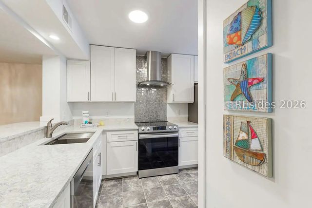 15 Deallyon Ave Apt 19, Hilton Head Island, SC 29928