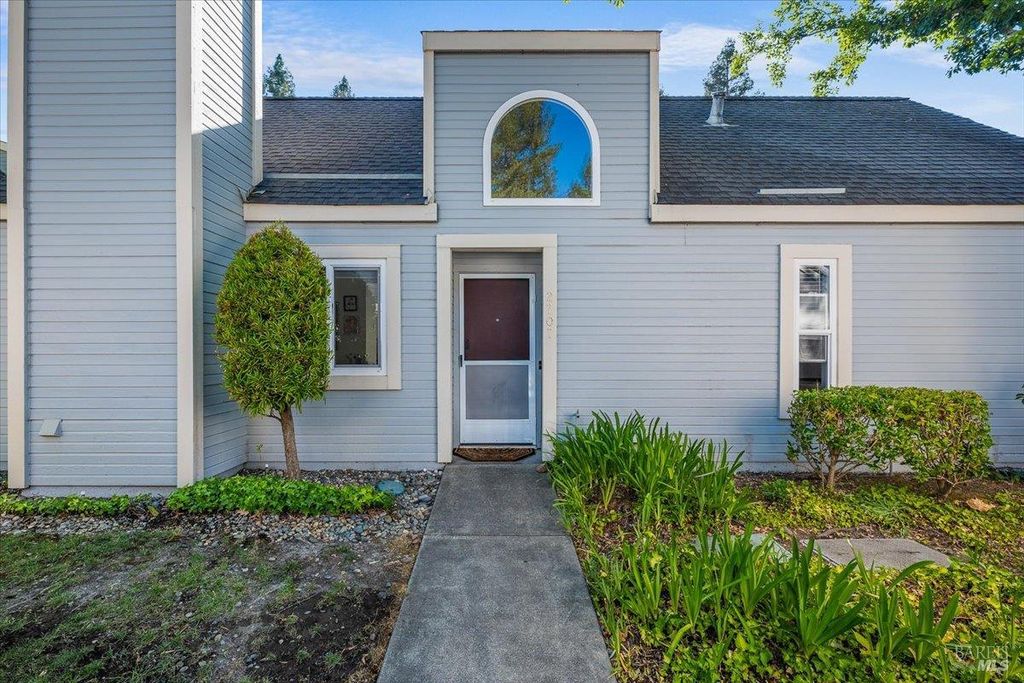 2707 Lakeview Dr, Santa Rosa, CA 95405
