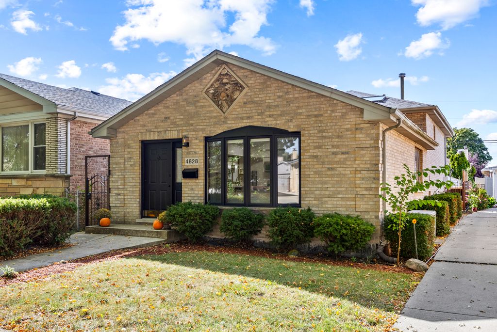4828 N Newcastle Avenue, Chicago, IL 60656