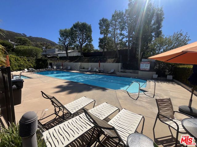 17290 Avenida De La Herradura, Pacific Palisades (los Angeles), CA 90272