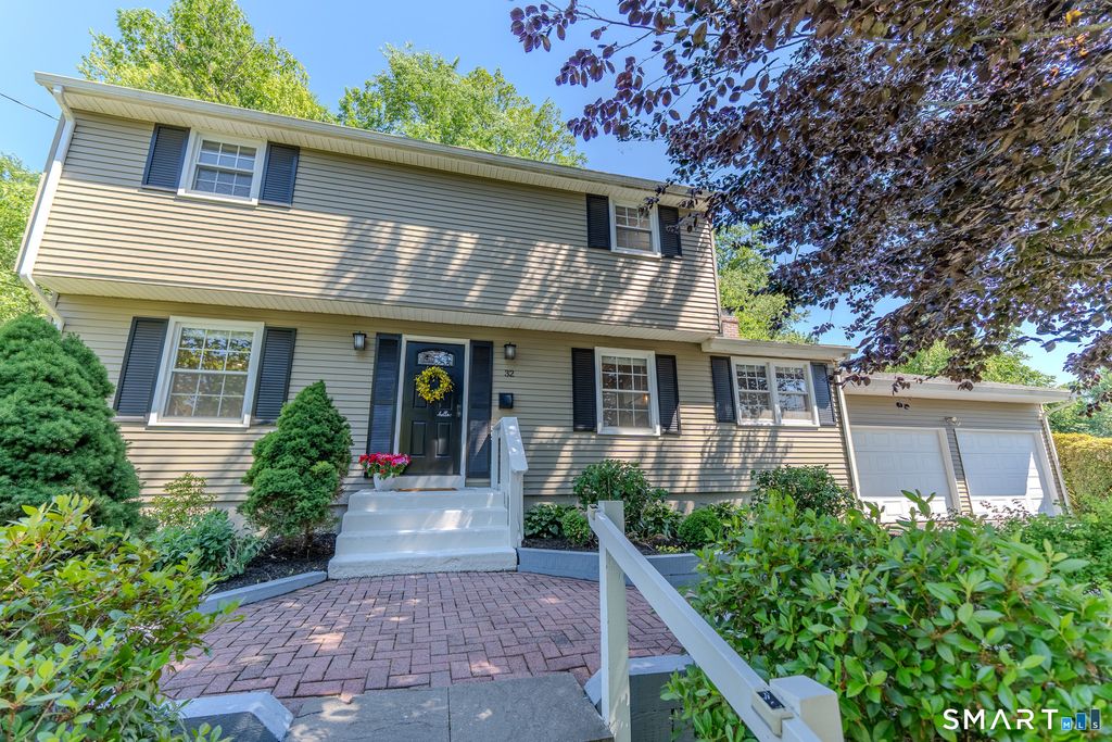 32 Stillwood Road, Wallingford, CT 06492