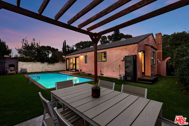 717 N Valley Street, Burbank, CA 91505