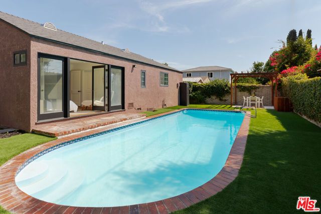 717 N Valley Street, Burbank, CA 91505