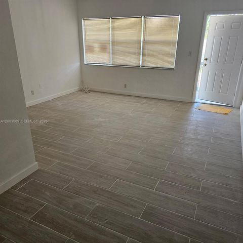 230 SW 11th Ave 14, Hallandale Beach, FL 33009