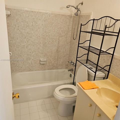 230 SW 11th Ave 14, Hallandale Beach, FL 33009