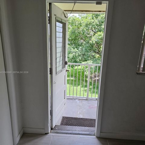 230 SW 11th Ave 14, Hallandale Beach, FL 33009