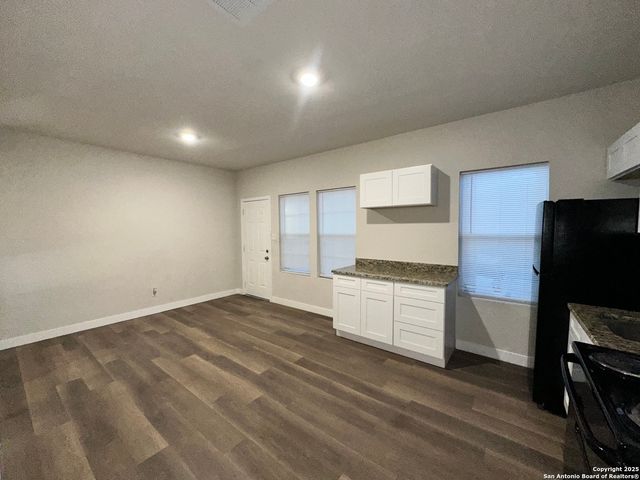 220 N Pinto # 2, San Antonio, TX 78207