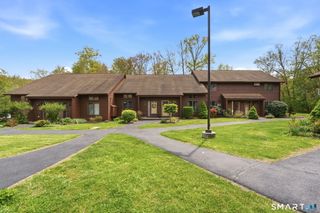 348 Boston Post Road A4, Waterford, CT 06385