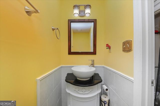 8053 WOODLAKE DR., Riverdale, GA 30274