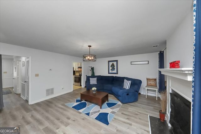 8053 WOODLAKE DR., Riverdale, GA 30274