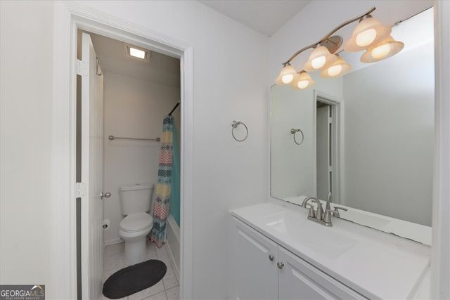 8053 WOODLAKE DR., Riverdale, GA 30274