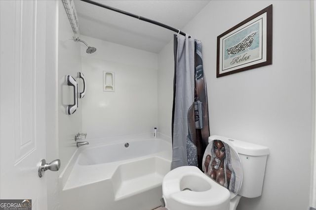 8053 WOODLAKE DR., Riverdale, GA 30274