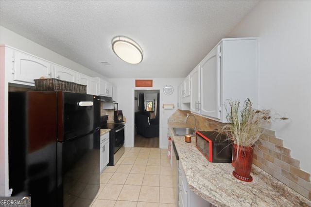 8053 WOODLAKE DR., Riverdale, GA 30274