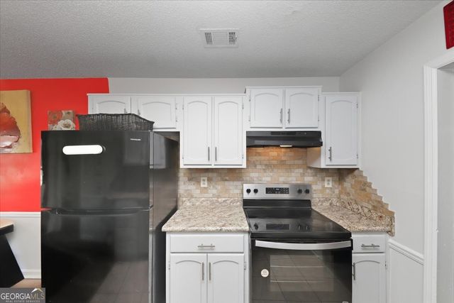 8053 WOODLAKE DR., Riverdale, GA 30274