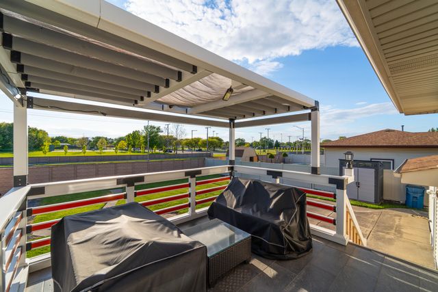 724 Briarwood Drive, Dyer, IN 46311