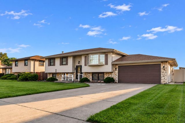 724 Briarwood Drive, Dyer, IN 46311