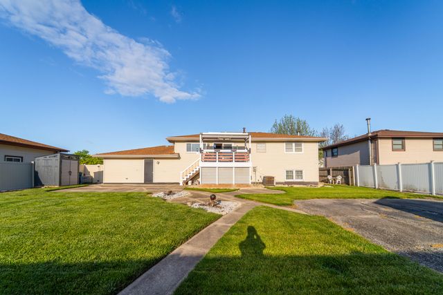 724 Briarwood Drive, Dyer, IN 46311