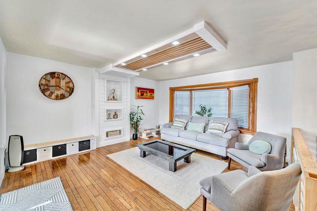 724 Briarwood Drive, Dyer, IN 46311