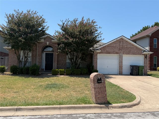6224 St Leonard Drive, Arlington, TX 76001