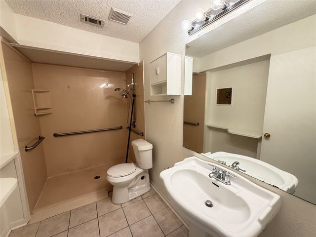 6224 St Leonard Drive, Arlington, TX 76001