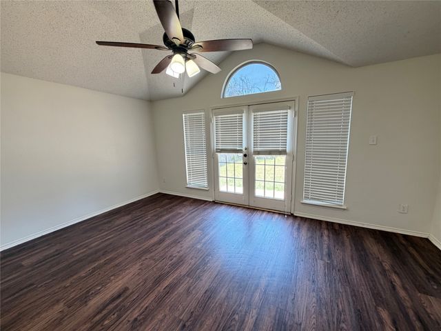6224 St Leonard Drive, Arlington, TX 76001
