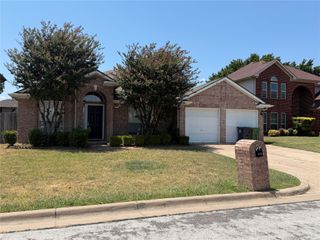 6224 St Leonard Drive, Arlington, TX 76001