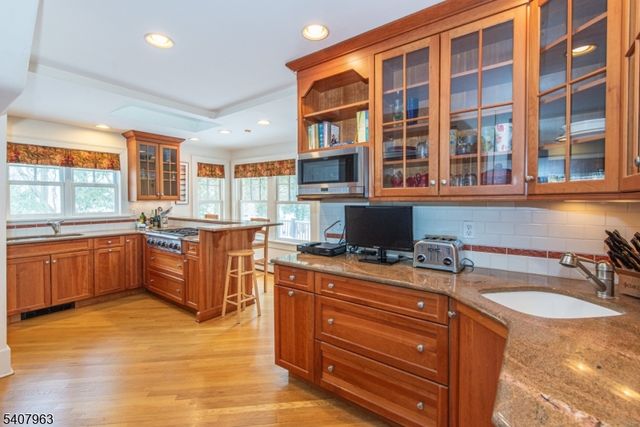 63 Crane Rd, Mountain Lakes Boro, NJ 07046