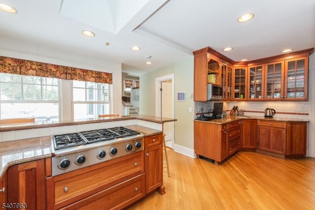 63 Crane Rd, Mountain Lakes Boro, NJ 07046