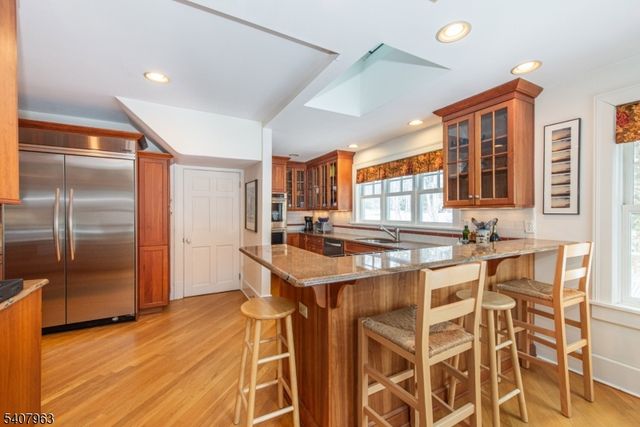 63 Crane Rd, Mountain Lakes Boro, NJ 07046