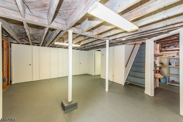 63 Crane Rd, Mountain Lakes Boro, NJ 07046